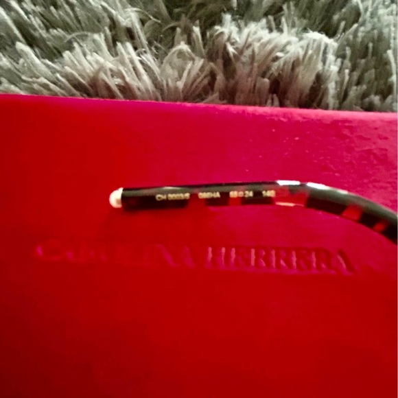 CAROLINA HERRERA PEARL SUNGLASSES - Picture 5 of 7